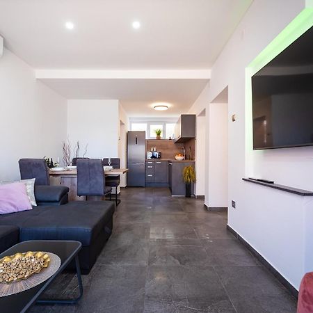 Appartamento Kolovare Garden Oasis - First Row By Sea Zara Esterno foto